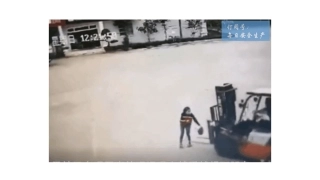 叉车事故动图素材，播放可动.pptx