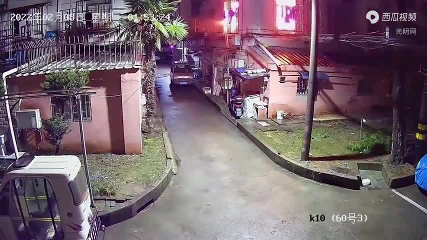 锂电池的爆炸威力究竟有多大？你还敢电动车入户充电吗？.mp4