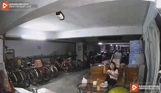 突发！恐怖！2分钟连续爆炸15次！原因又是这个！(实拍监控1).mp4