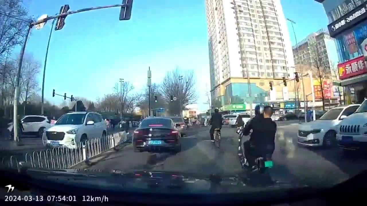 2024年3月13日燕郊爆炸，已致1死22伤！爆炸瞬间视频曝光！.mp4