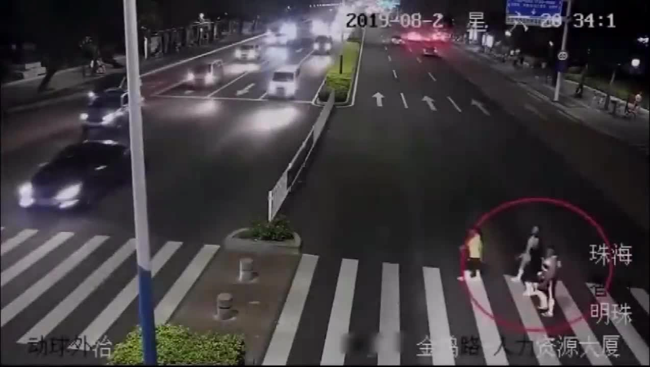 010.惨烈交通事故视频合集.mp4