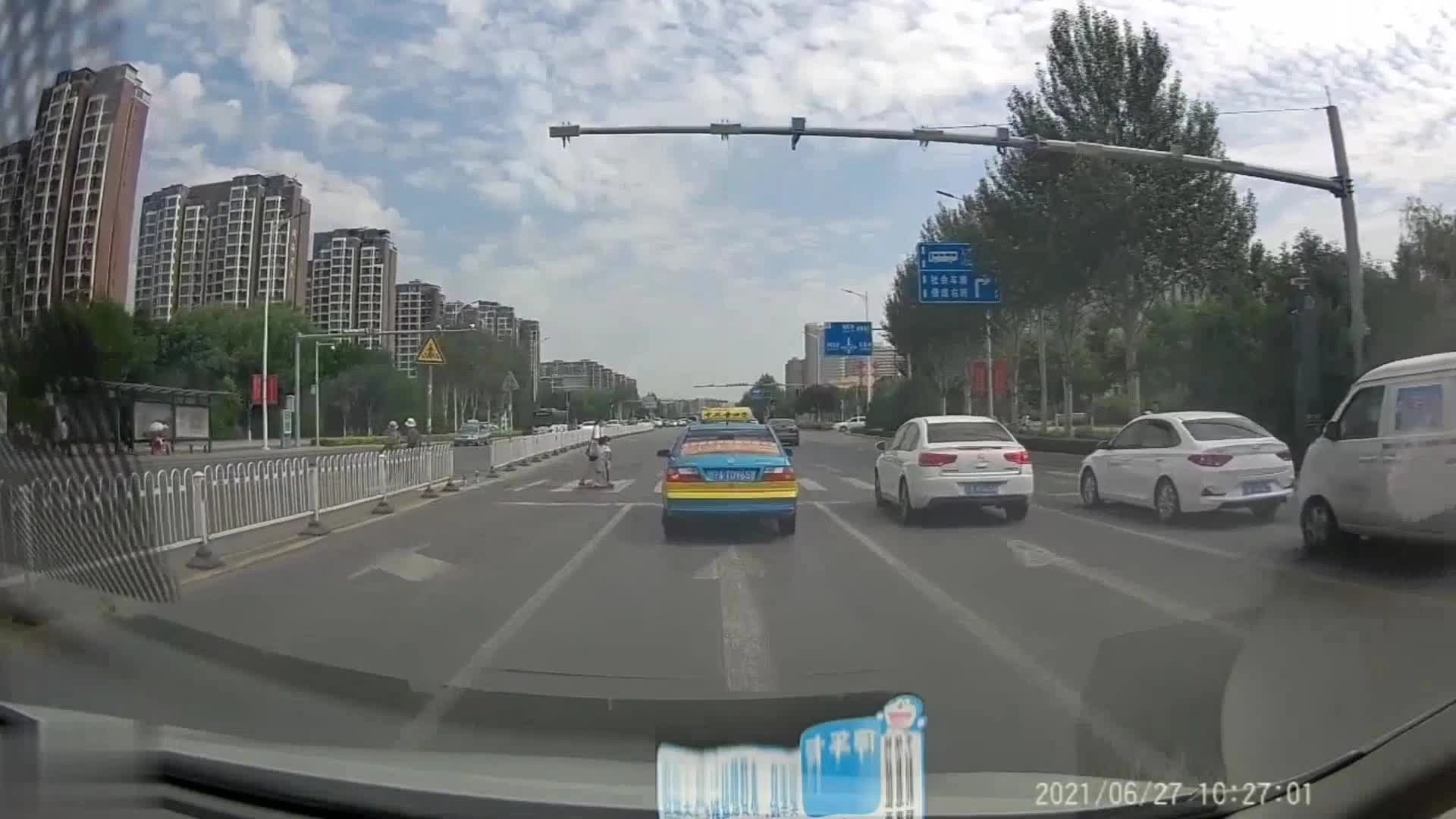 EHS学习资料网交通安全视频164.行车记录仪车祸视频02.mp4