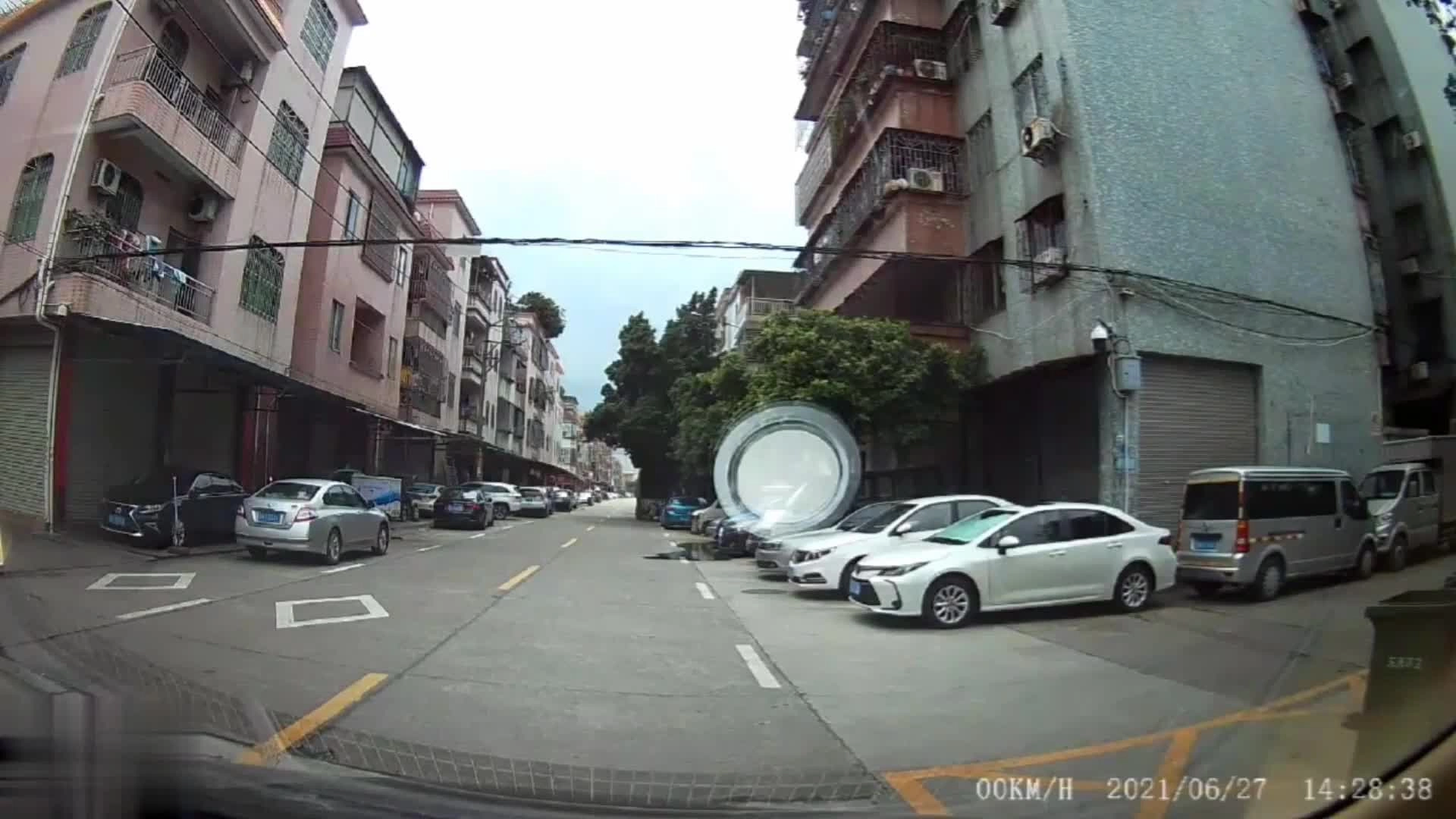 EHS学习资料网交通安全视频170.行车记录仪车祸视频08.mp4