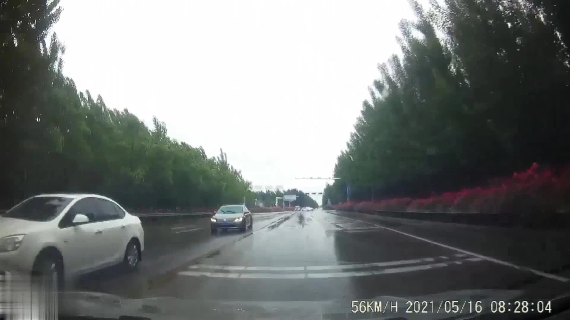 EHS学习资料网交通安全视频173.行车记录仪车祸视频11.mp4