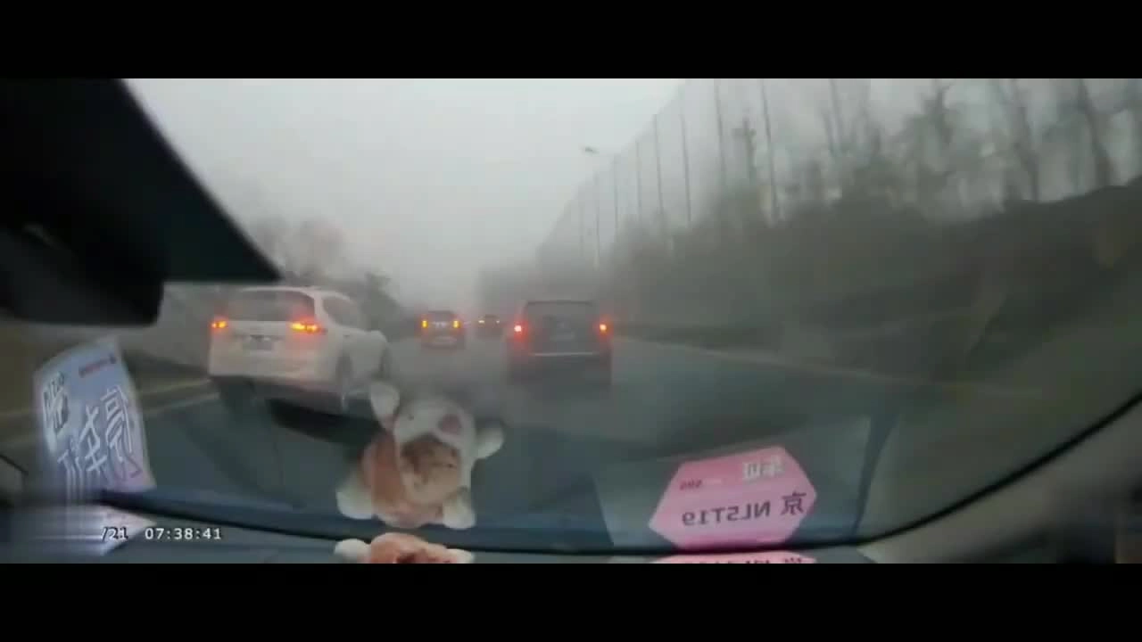 EHS学习资料网交通安全视频178.行车记录仪车祸视频16.mp4